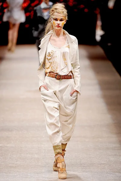 Look 14